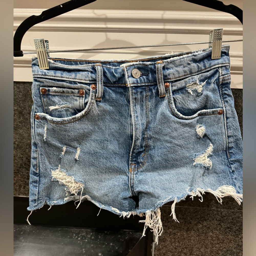 Abercrombie - The Mom Distressed High Rise Shorts - 26 - Great Condition